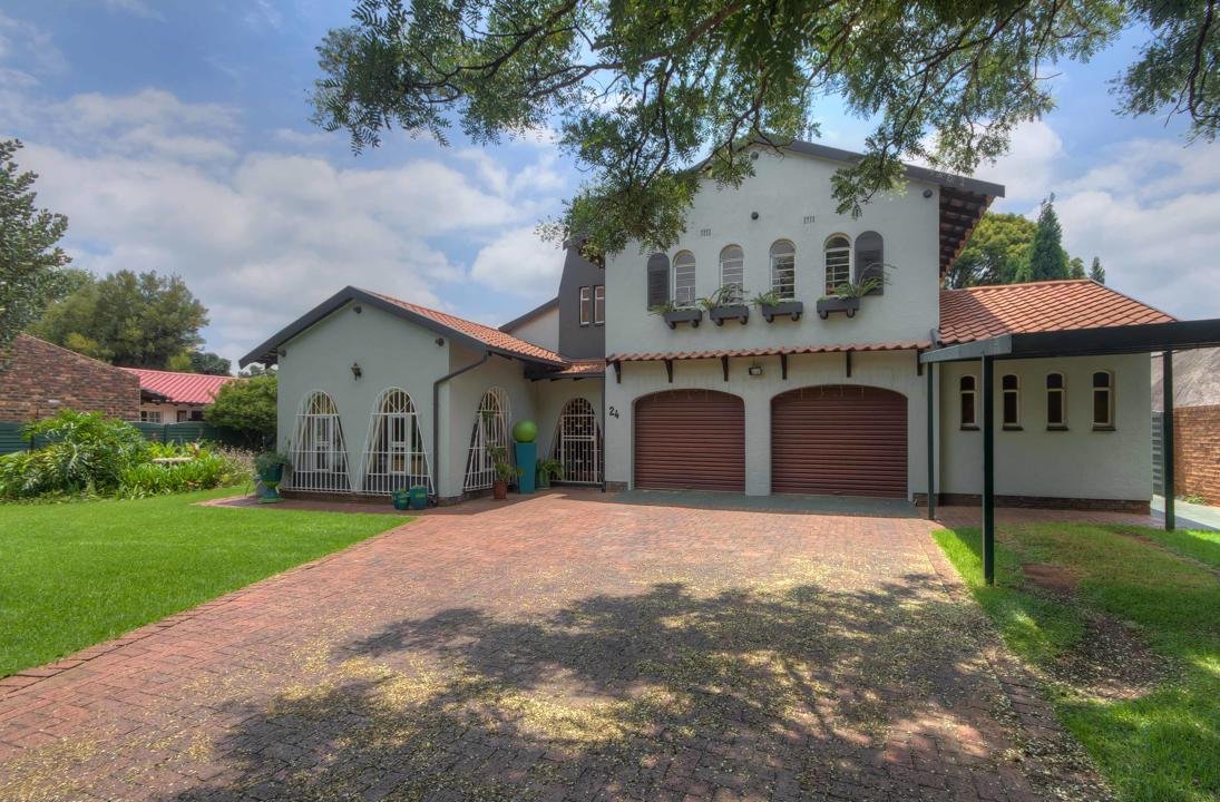 LeadhomeSA's tweet photo. This spacious home in #Parkrand, #Boksburg, was #JustSold by Wendy dos Santos. Sell your home with #Leadhome and never spend more money than you need to. Book your valuation and call 010 590 3088 or visit https://t.co/dOWEH9xv0X today. #RealEstate https://t.co/124lS6ry6f