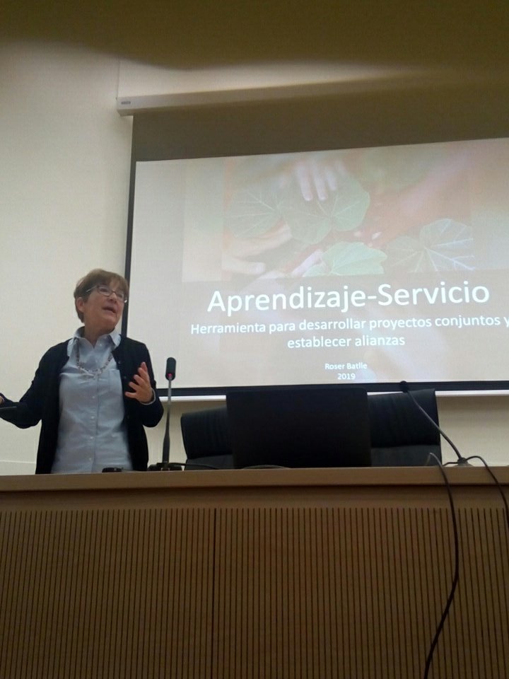 ElisaFerrer1's tweet photo. Aps en las jornadas #RAEPS19 Roser Batlle nos lo cuenta y dinamiza @epsAragon nos espera un dia emocionante. https://t.co/et7dXy95Hy