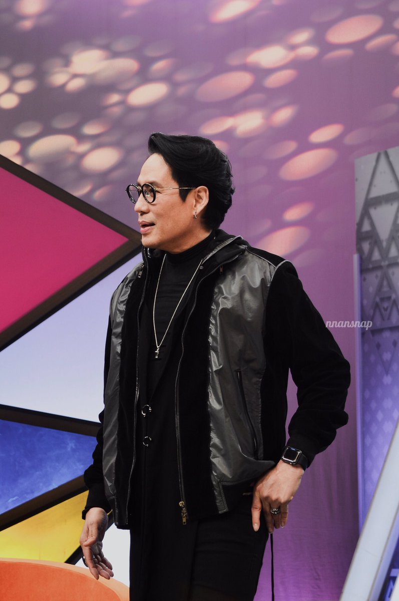 nnanbbmode's tweet photo. ชุดดำก็เท่ ชุดขาวก็ดี คนอะไรหล่อเหลือเกินนนนนน😳😍 เจอแล้วอยากเจออีก นับถอยหลังไปคอนแล้ว #BirdThongchai #btmode #nnansnap https://t.co/sHR56e2Jtp