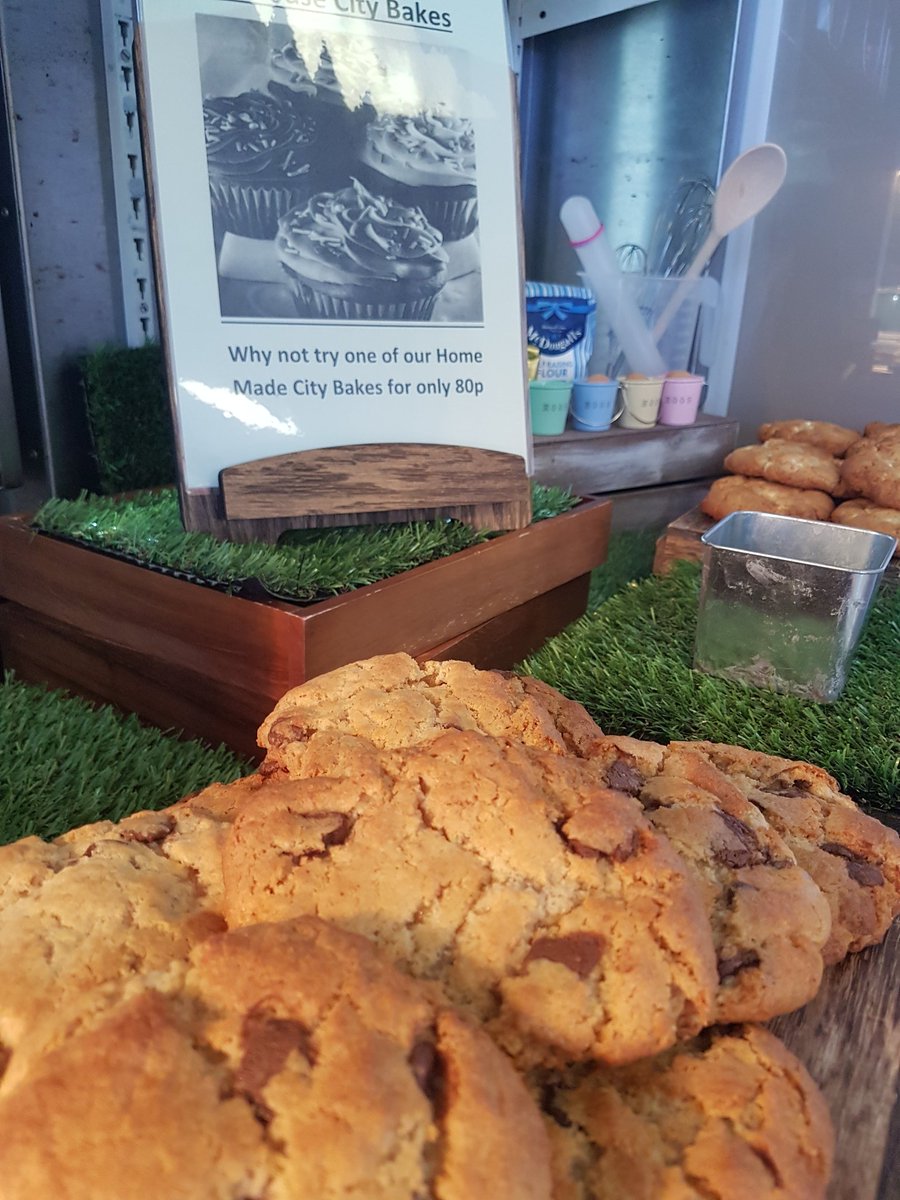 andytierney4's tweet photo. Fresh out the oven on a Monday morning. City bakes Chocolate Chip Cookies at International Flavour &amp; Fragrance @elioruk https://t.co/FbRGEUcOLQ