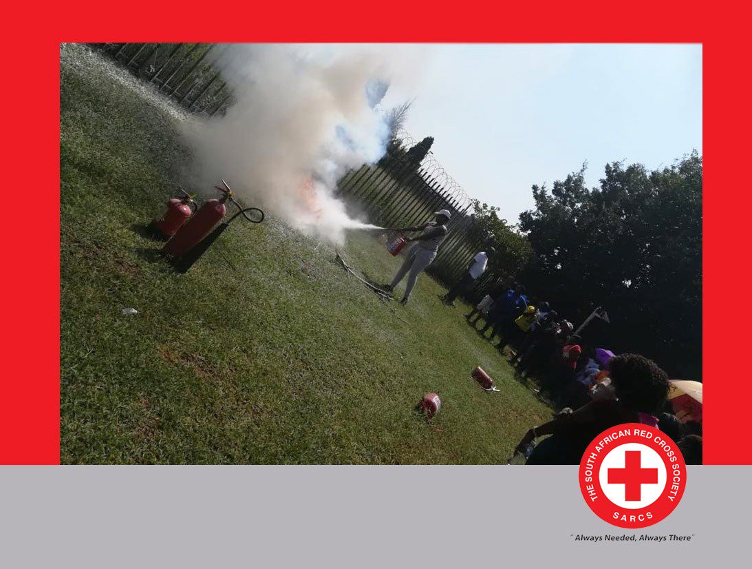 SARedCross's tweet image. Insight #FirstAid, #BasicFirefighting  and #DisasterManagement #training that took place in Vereeniging. 90 people from surrounding including government employees were trained by #RedCross in disaster management, basic firefighting and first Aid