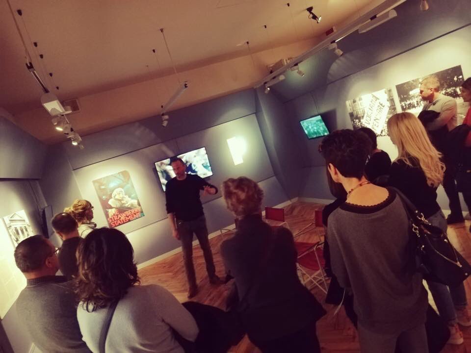 museoasolo's tweet photo. Grazie ai tantissimi visitatori accorsi alla mostra “Woodstock. Freedom” per la visita guidata con Matteo Vanzan, uno dei curatori! https://t.co/1mZvgibkr4