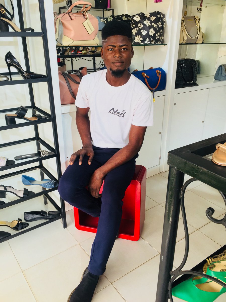 _freemilez's tweet photo. If I were to be exchanged for a thing, what would it be??? ๐
#MCM #Monday #WorkMode
#YourFavStylist โ๏ธ https://t.co/Ch0iP6jSQe