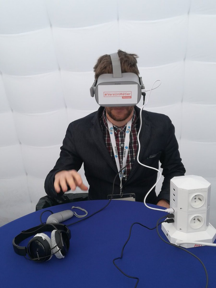 M_Lanore's tweet image. Top départ de l'étape du #FrenchFabTour sur @ClermontFd.
@poleemploi_ara est sur place : diffusion des films sur l'industrie réalisés par Pôle emploi de Vichy et réalité virtuelle.
@tmalatrait @olier40 #AvecPoleEmploi #VersUnMetier