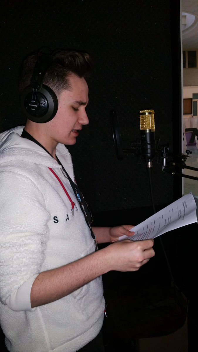 cogitise's tweet photo. No solo es la voz, también es la ilusión por enseñar al mundo la importancia de la ingeniería en el desarrollo humano 🎧🎙️🎚️ #VoiceLab #7SCD @AEDISevilla #SomosIngenieros https://t.co/IlO69OZimm