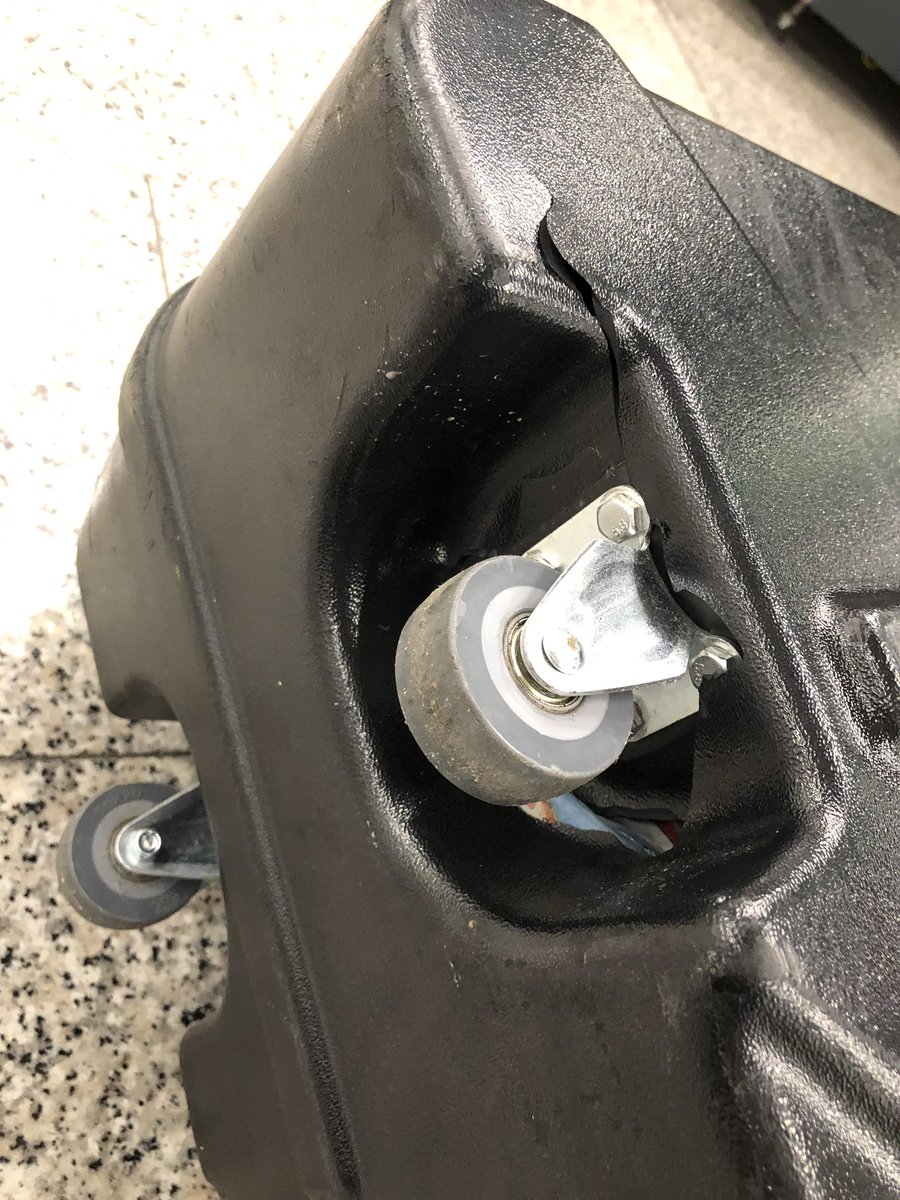 tl_simms's tweet photo. Hi @Ryanair I need to report the damage to my luggage but your office seems to be shut. Please help https://t.co/WH8CvjZuuC