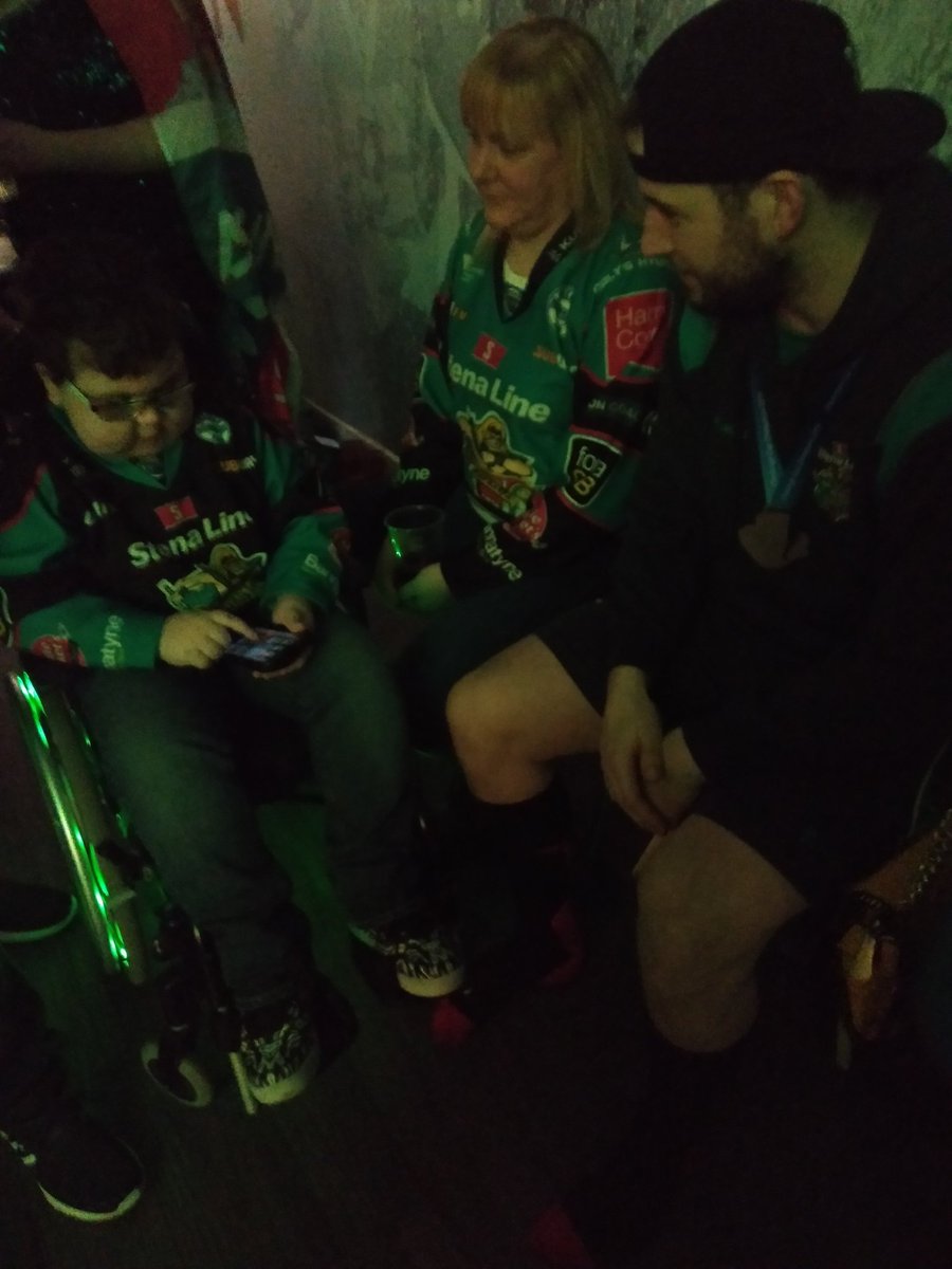 Rebecca56316314's tweet photo. My favourite people all in one picture @team_mcclean @jsmoothie10 @BelfastGiants #CCFinal19 https://t.co/nj64MfXtSC