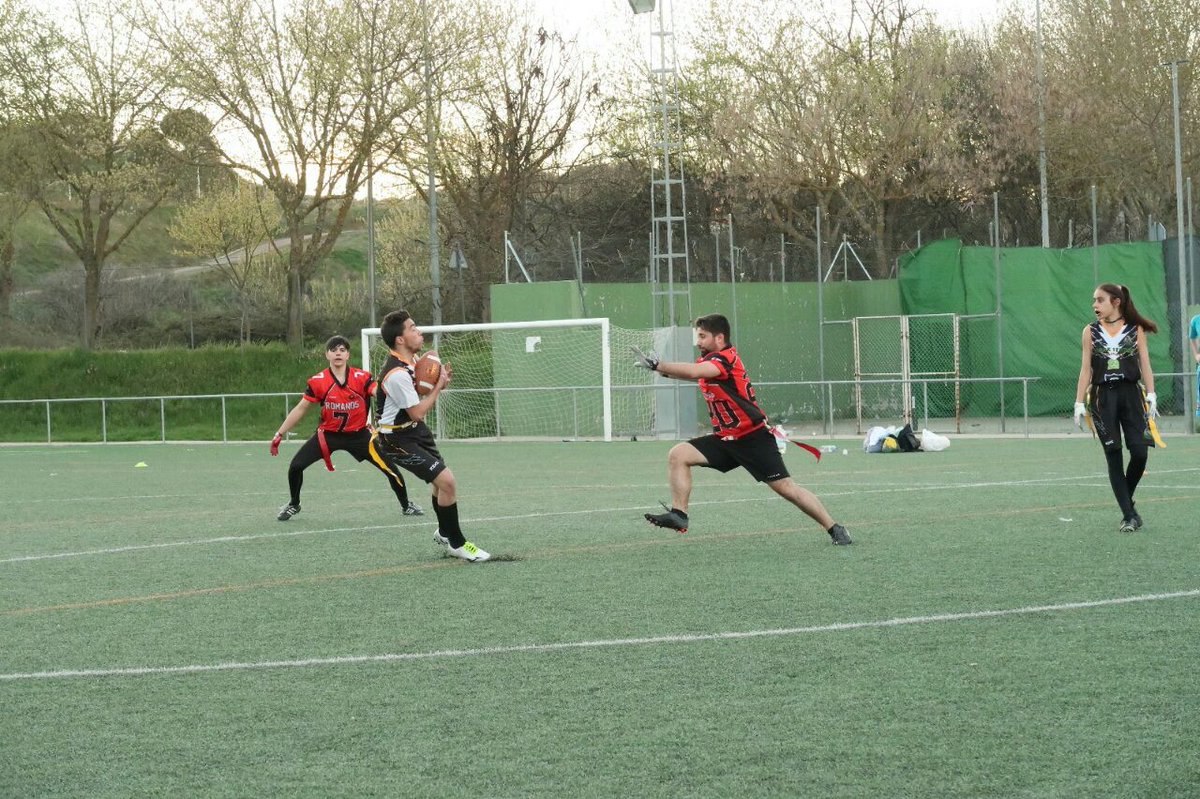 Vva_BlackStorks's tweet photo. Algo que sin duda agradecemos puesto que, el verdadero objetivo final es ese, disfrutar del Flag Football en cuanto más partidos posibles cada año y ¡seguir mejorando y aprendiendo de este gran deporte! #FlagFootball #DeporteMixto #LFFE2019 #NoRendirse #Partidos #FlyStorksFly https://t.co/IGDq8SwOFX