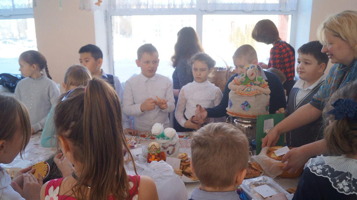<a href="/kobr_nmsk/">Комитет по образованию МО г. Новомосковск</a> в МБОУ "СОШ №5" состоялась праздничная Масленичная ярмарка с играми, забавами, хороводами, сладостями и мастер-классами.