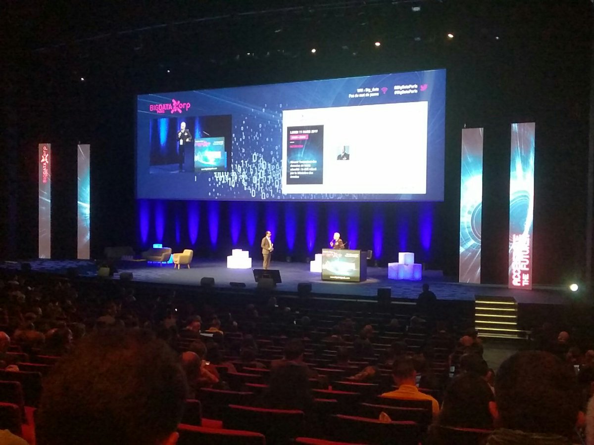 Pmglg's tweet image. Le vice-amiral d’escadre Arnaud Coustillère, DG du numérique et des systèmes d’information et de communication partage quelques chiffres : la fonction informatique du ministère  @Defense_gouv regroupe 20 000 personnes et possède un budget annuel de 3.9 milliards ! #BigDataParis