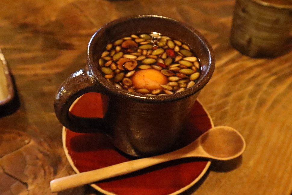 韓国最古の飲食店でソルロンタンを食べ、伝統茶店で漢方茶をいただく！play-life.jp/plans/26046　♯韓国　♯ソルロンタン　♯漢方　♯仁寺洞