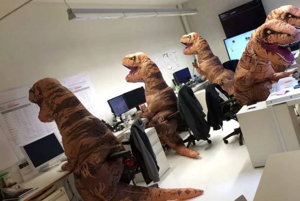 GlobalAzureES's tweet photo. ¿Tu oficina se parece a esto? ¡Anímales a venir a la Global Azure Bootcamp, proponer una sesión (¡aún abierto!) o vernos por streaming! Además, que no se preocupen que se puede ejecutar COBOL en Azure https://t.co/J0JRW07aqO https://t.co/56qtQpqURx