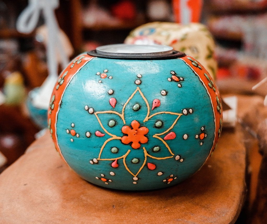Present_Comp's tweet image. This beautiful tealight holder is handmade and hand painted! They're all slightly different for this reason and we love that! Available on the website 😍 #artisinal #handpainted #ethicalgifts #fairtradegoods