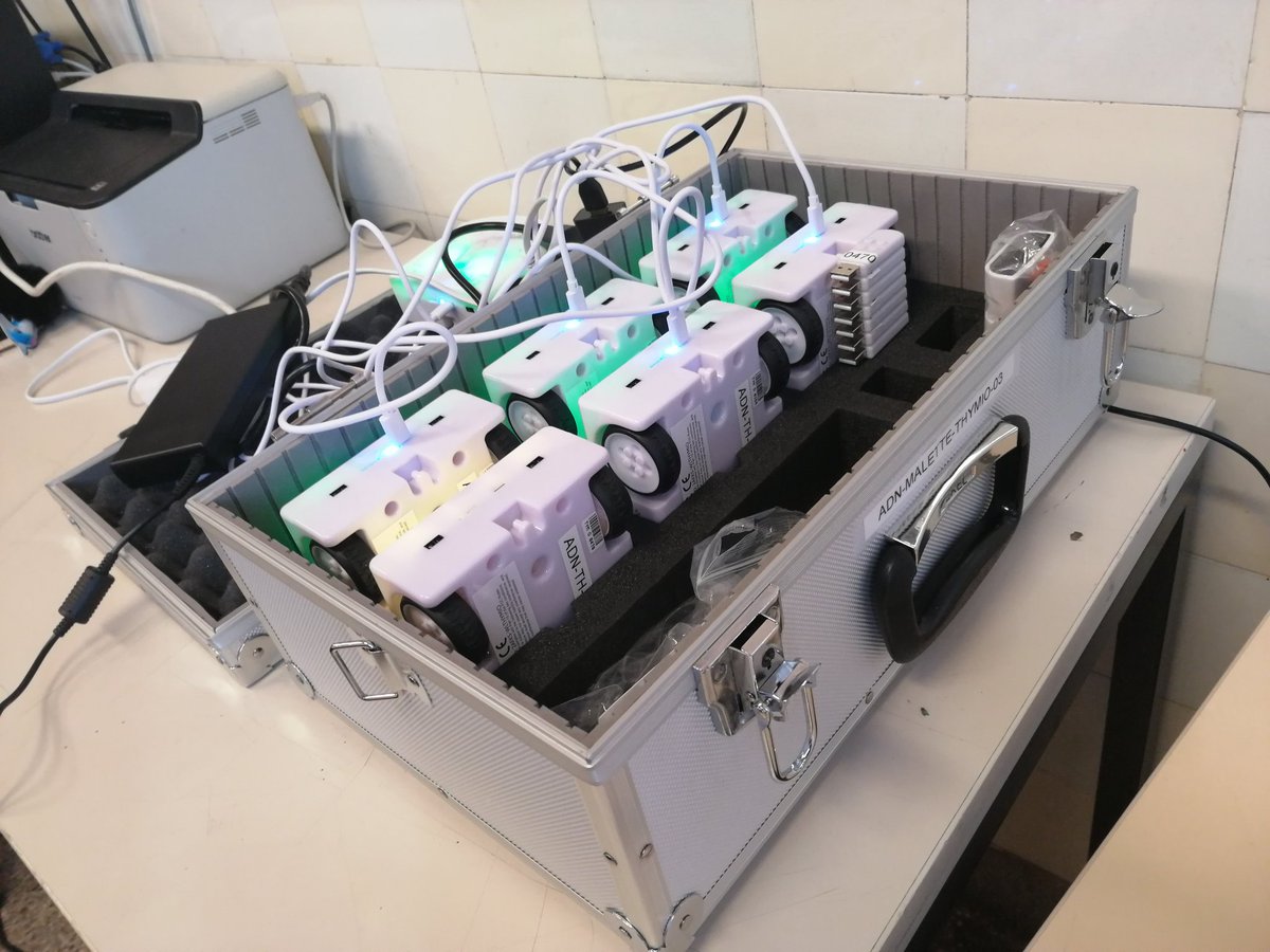 misterxxlnet's tweet image. Début de la séquence pédagogique pour le mémoire avec @ThymioII et la pensée informatique au CECS Couillet-Marcinelle de Charleroi avec les 1ère et 2ème différenciée avec @blockly4thymio #penseeinformatique #eiah