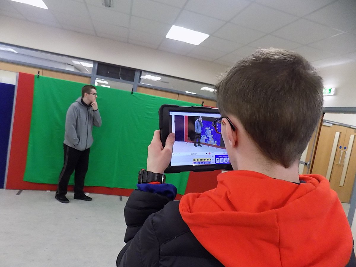 BronaghDoherty8's tweet photo. Great to see the @mynwrc students having fun getting to grips with the digital tech at the @YE_NI Digital Youth Masterclass last week as part of the @dcsdcouncil #EW2019 https://t.co/V5tlnIrHih