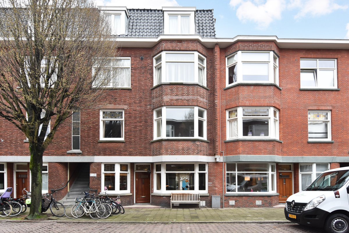 NelisseMakelaar's tweet photo. Stuyvesantstraat 273, Den Haag
In Bezuidenhout: parterre appartement met twee slaapkamers en heerlijke zonnige tuin te koop. Hoge plafonds en veel originele details. Vraagprijs: € 317.500,= 
Ook een kijkje nemen? Bel 070-3501400 voor een afspraak.
https://t.co/MjxrcULq6H https://t.co/0X0H4KIEKE