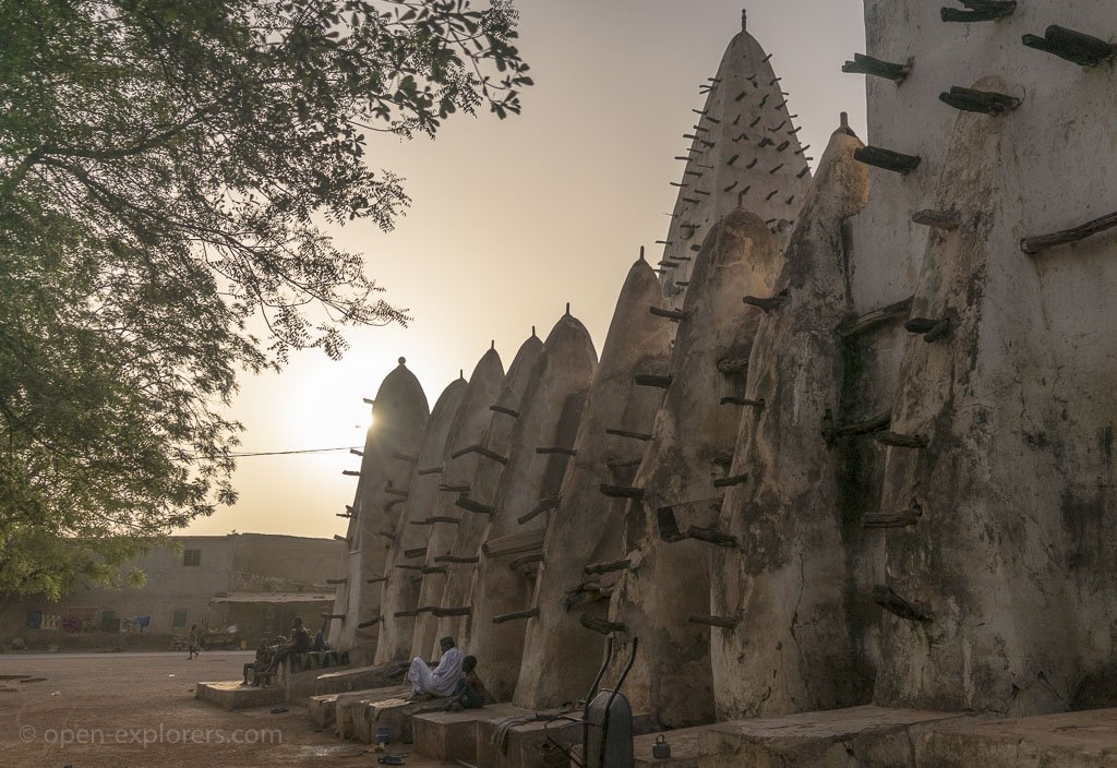 OpenExplorers's tweet image. Bobo-Dioulasso in the very west of Burkino-Faso was a particular highlight of the country when we rode through it this time two years ago. Its mosque dates back to 1880 and is a prime example of Sudano-Sahelian architecture: ow.ly/UZ2030noBSN