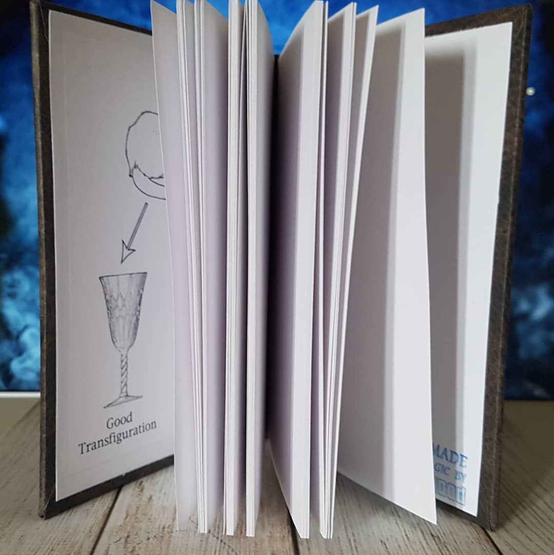SandroC86's tweet photo. Transfiguration Sketchbook from HP!

#blankjournal #sketchbook #inkjet #bulletjournal #bookbinder #a6book #handmade #handmadeitaly #nerdwood42 #nerdgasm #harrypotter #potterhead #potter #hp #harrypotterhandmade #harrypottersketchbooks #transfigurationHP #minervamcgonagall https://t.co/wALu2vr15I