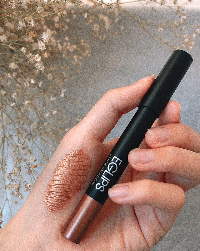 EglipsThailand's tweet photo. Eglips Stick Shadow 
No.08 Hug Dream

อายแชโดวเนื้อครีมแบบแท่งหมุน 
ใช้ง่าย ติดทนและกันน้ำ สีส้มอมน้ำตาลผสมกลิตเตอร์

🛒ราคาแท่งละ 215 บาท 
📌ที่ https://t.co/tfDLK8j9Ky

#Eglips #Eglipsthailand #Stickshadow #อีกลิปส์ https://t.co/XKUxxWJxde