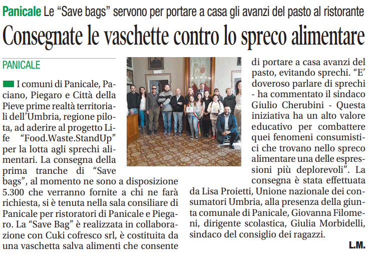 consumatori's tweet photo. #SprecoAlimentare
Continuano le iniziative sul #territorio per il progetto @foodwaststandup
▶️Stavolta eravamo in #Umbria a distribuire #SaveBag raccontando ai @consumatori quanto possono essere utili per portare a casa gli #avanti del pasto, evitando #sprechi.
#LIFE https://t.co/9wd0QIy9vd