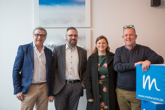 ____Zeno____'s tweet photo. Mediacomm en @lab9be slaan de handen in elkaar! https://t.co/z7N8LVoZSK

#apple #adobe #training #lab9academy #becreative https://t.co/84Dd8avH8o