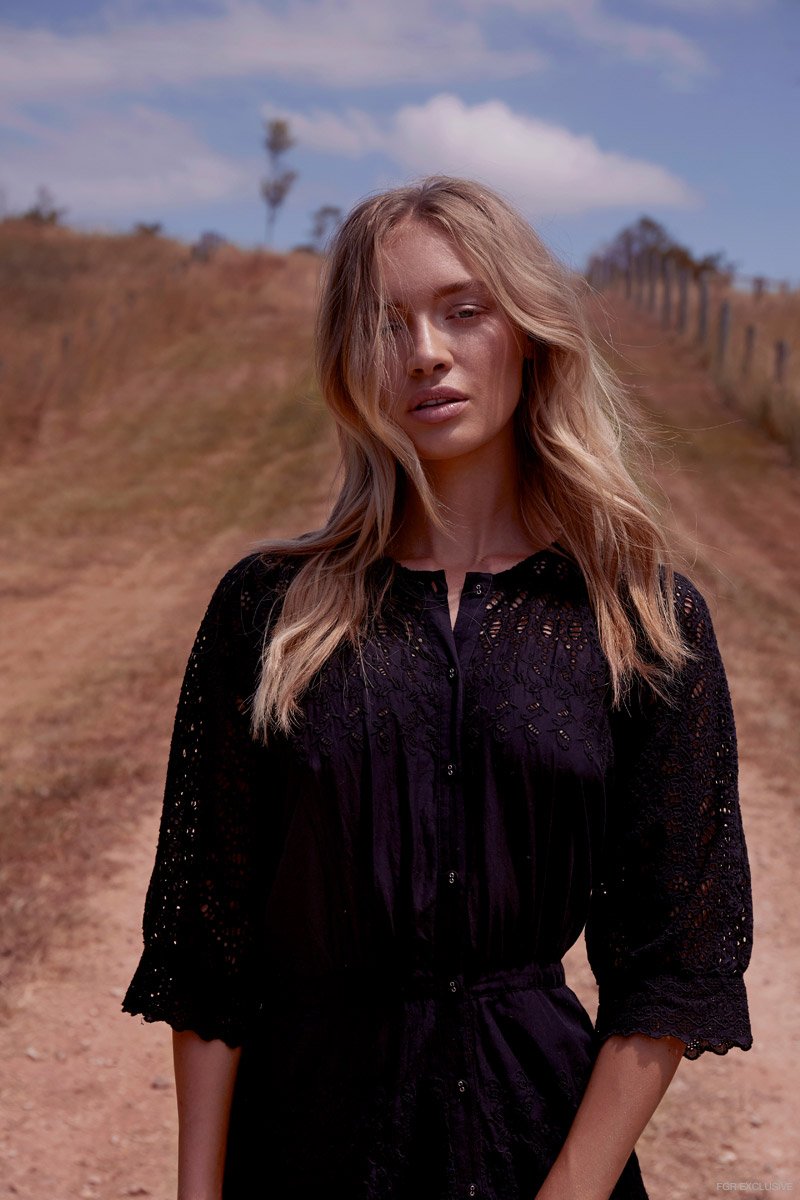 New exclusive! <a href="/RoxyHorner/">Roxy Horner</a> by Chris Mohen in ‘Days Go By’ fgr.life/tKsvQT