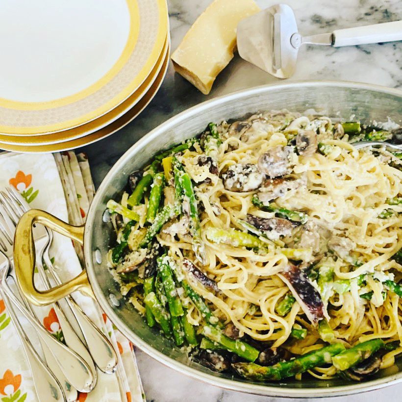 Creamy Asparagus & Mushroom Linguine Recipe! Meatless Monday are marvelous! genabell.com/creamy-asparag… #livelovelaughfood #pastanight #AsparagusSeason #Dinner