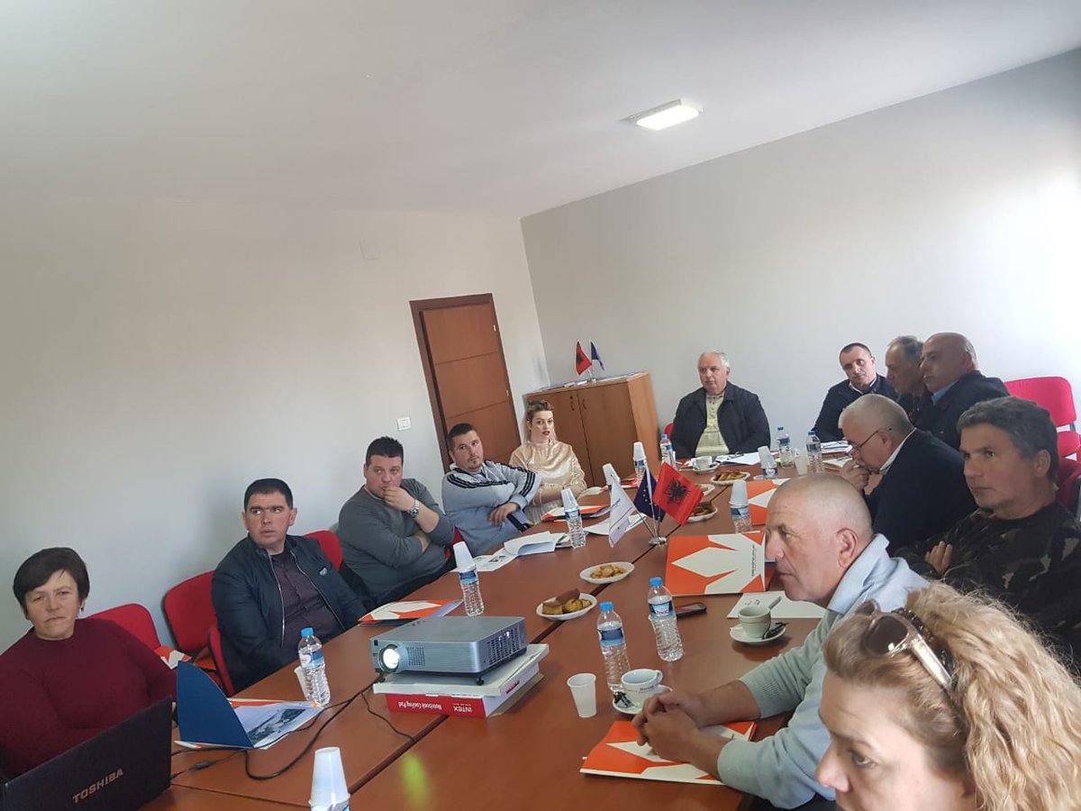 FILA_Interreg's tweet photo. 2nd workshop of FILA #livinglab in Korca organized by #ADF, attended by SMEs, universities, farmers and local authorities. 
#WorkshopGoal: Identifying new ideas &amp; solutions for #technologytransfer in the #agrifood sector
#interregIPACBCItalyAlbaniaMontenegro https://t.co/bL9Zd8UpCc
