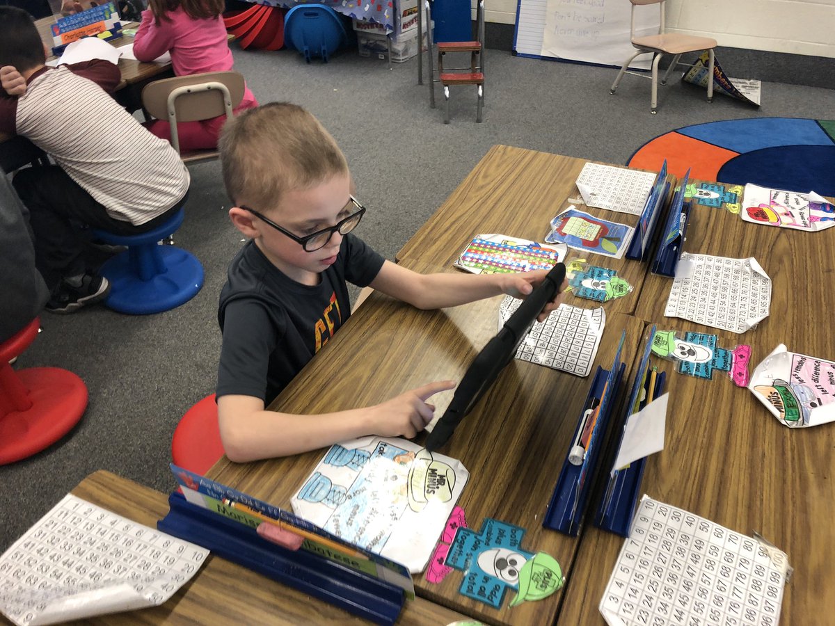 WES_GrantElem's tweet image. Nelson’s 1st graders engaged in ELA stations! @WESchools #weschools