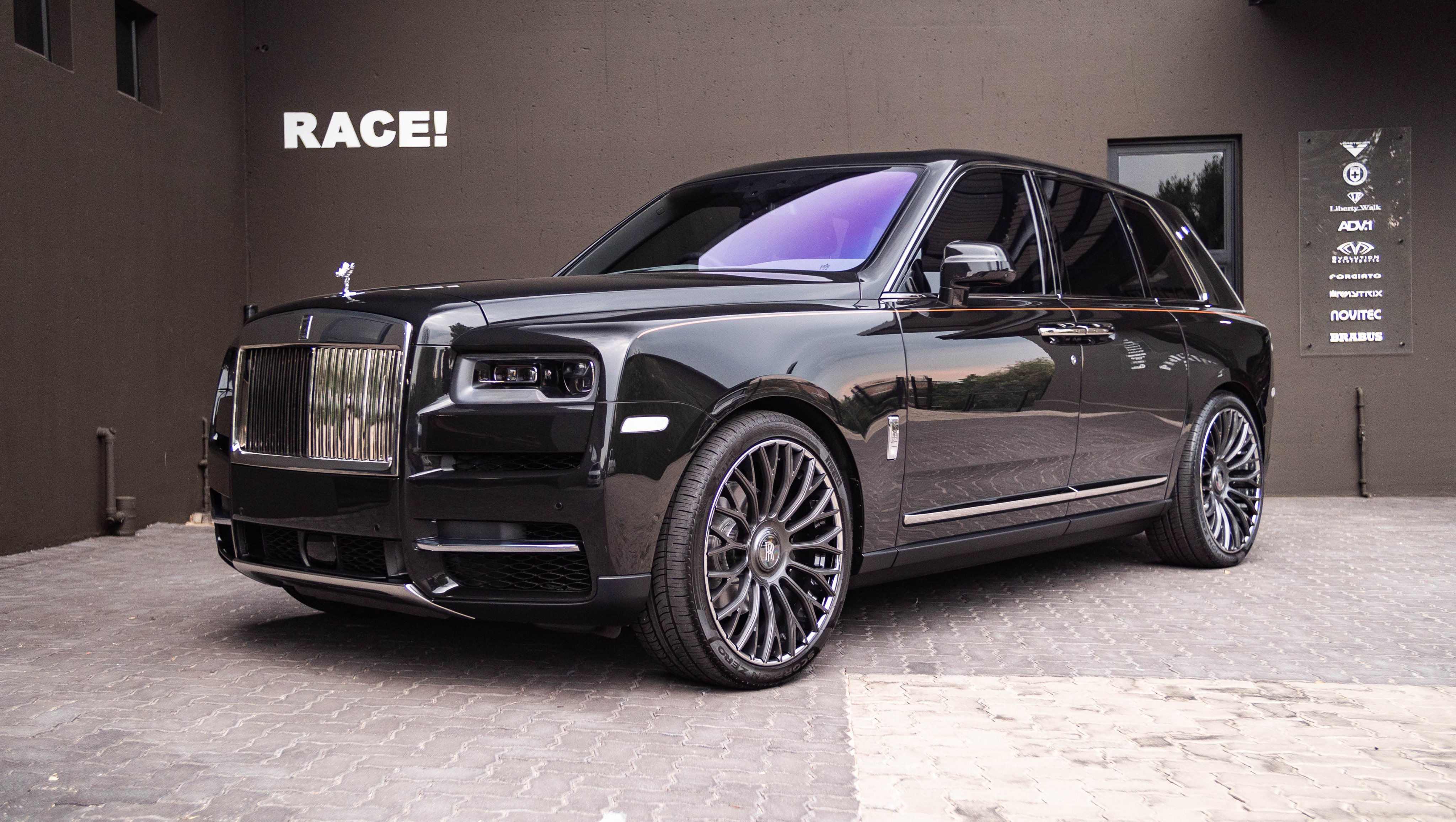 Роллс калина. Rolls Royce Cullinan. Ролс РЛС Калинан. Rolls Royce Cullinan RDB. Rolls Royce Cullinan on Forgiato Wheels.