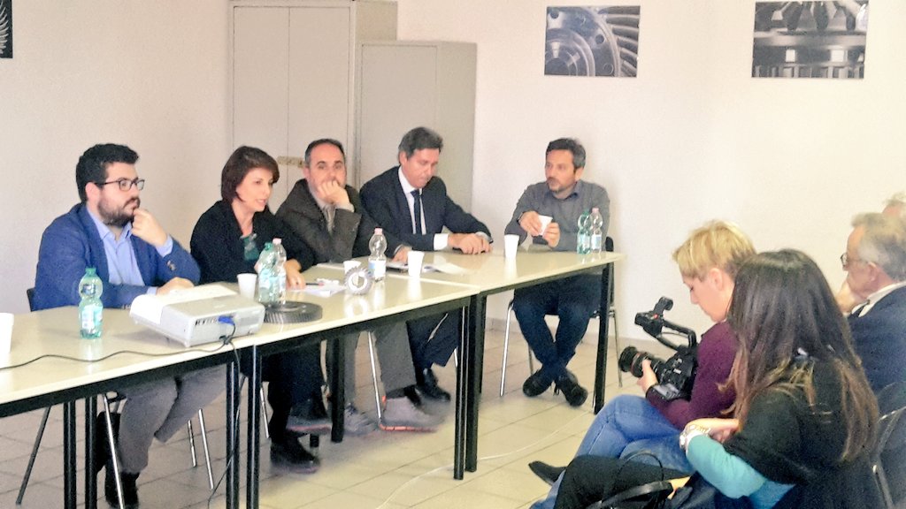 Federmeccanica's tweet photo. "L' #innovazione è un processo che non riguarda solo le #tecnologie presenti in azienda, ma anche le persone. Tecnologie e #competenze vanno di pari passo, al di là delle sole aule scolastiche. L'esperienza #DidimoZanetti lo dimostra"@Sa_deSantis #VirtualTour40 #Ricomincioda4 https://t.co/8X0kkvbAEJ