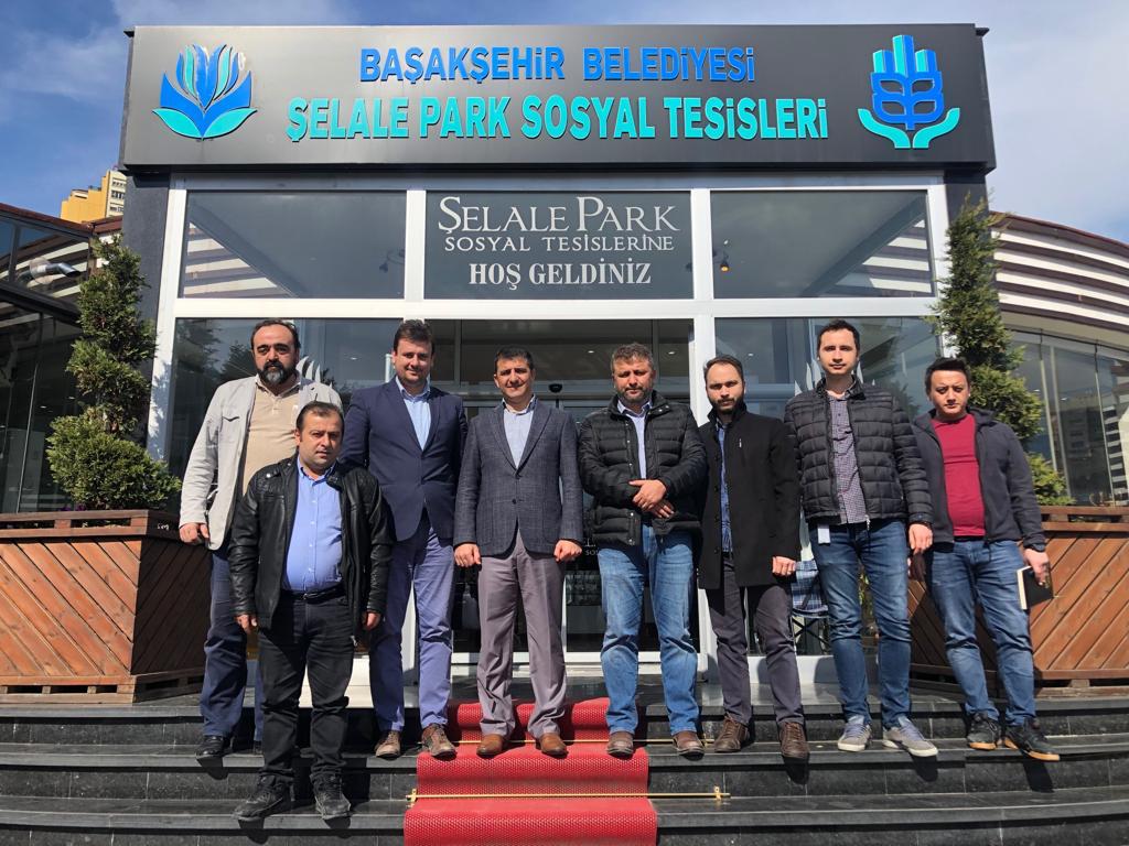 Asli  görevi olmamasına rağmen sağlık ocağı, peron alanı, kapalı durak vb birçok konuda dertlenip çözüm üreten  Başkanımız Sayın <a href="/yasinkartoglu/">Yasin Kartoğlu</a> sokak aydınlatmaları için de devrede. Bahçeşehir Koor. İrfan KÖPÜRÜR BEDAŞ ve Emlak Konut ile çözüm için beraber. <a href="/irfankopurur/">İrfan KÖPÜRÜR</a>