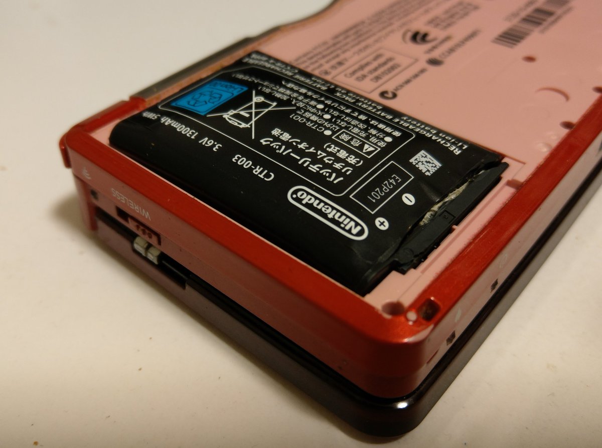 わたかつ 奥にしまっていた旧3dsのリチウムイオン電池が膨らんでて大変なことに 充電したら爆発しそう 無知 T Co Esin3uhmdc Twitter