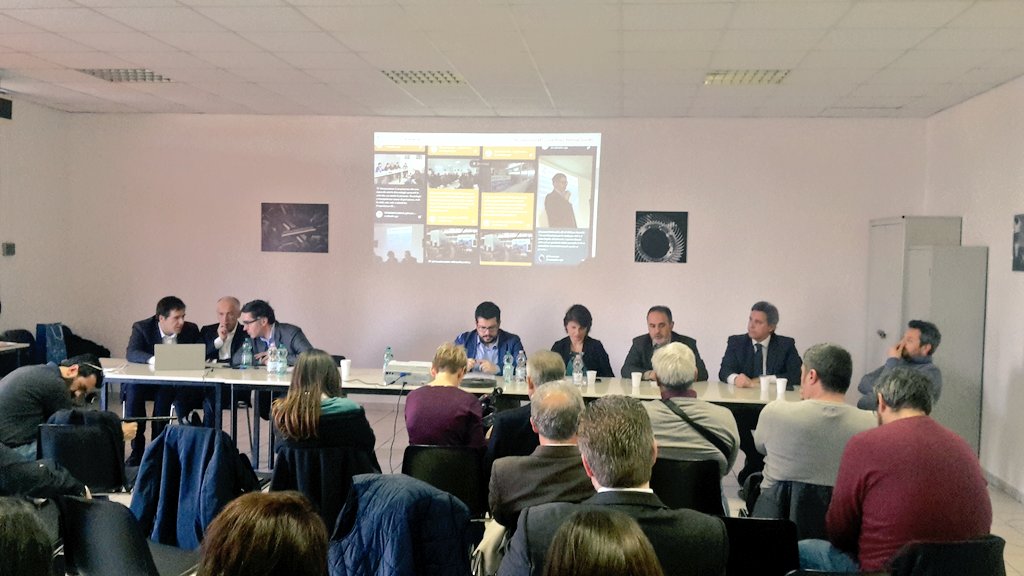 Federmeccanica's tweet photo. Segui l'account @ricomincioda4 e fai ora la tua domanda sull' #industria40 con un tweet utilizzando l'hashtag #VirtualTour40 Il #SocialWall scorre durante la tavola rotonda in #DidimoZanetti. I nostri esperti continuano a rispondere "live" a tutte le vostre osservazioni https://t.co/IL0pjJ1vAj
