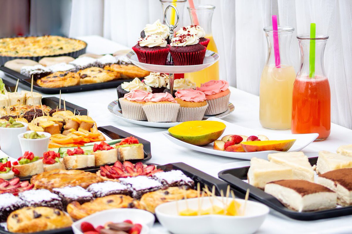 SliceandCakes's tweet photo. Offer your guest a varierty of treats at your parties with our party boxes. #KigaliHeights #partyboxes #pastries #RwOT https://t.co/XR8GU92zMw