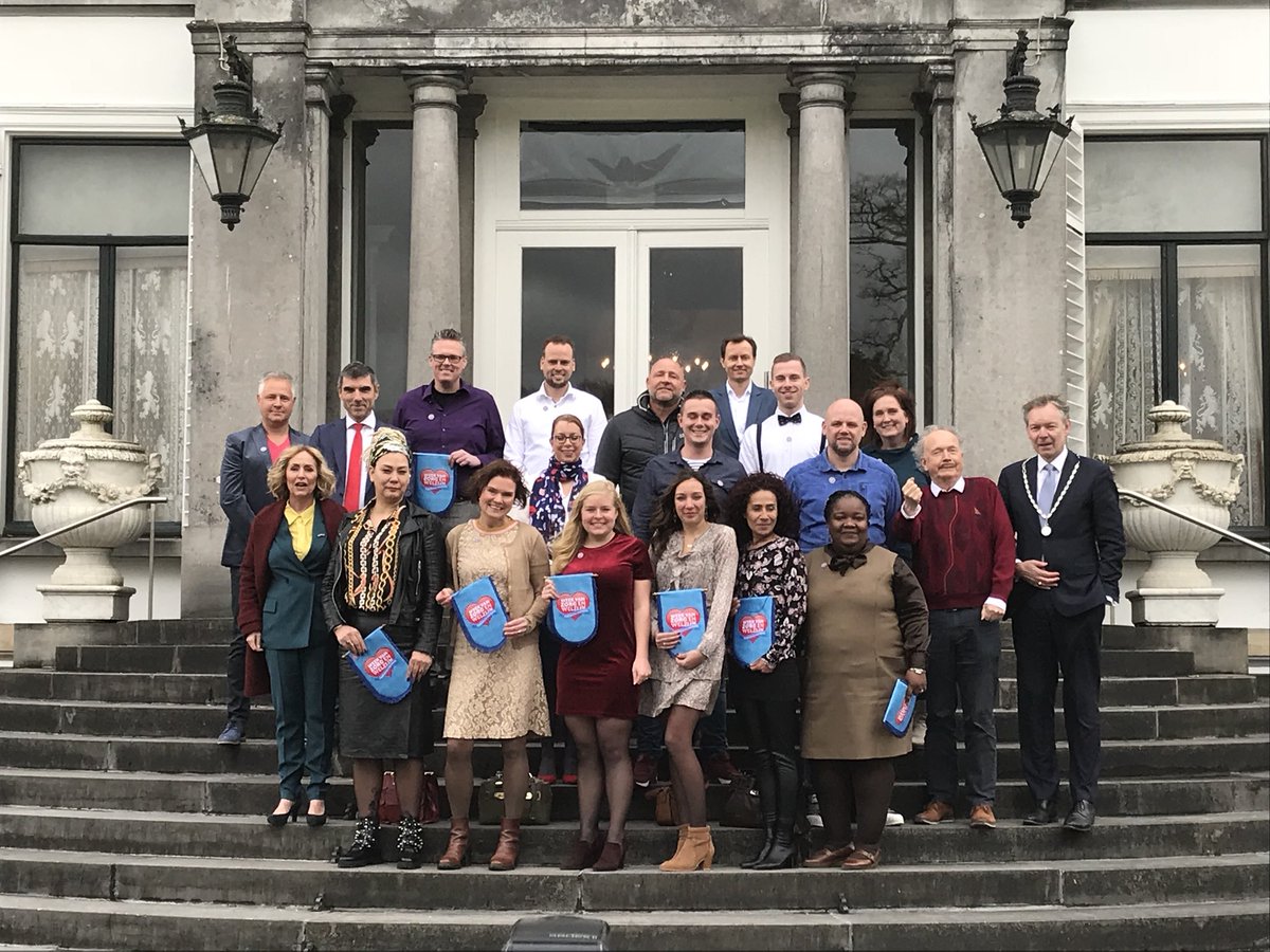 Vandaag start de Week van Zorg en Welzijn. Respect voor de 14 ambassadeurs die ik vanmiddag sprak bij de aftrap. Stuk voor stuk goede voorbeelden van mensen die bewust kiezen voor werken in de zorg! Kijk voor meer info op: weekvanzorgenwelzijn.nl. #WZW19 #IkZorg <a href="/Angelagroothuiz/">Angela Groothuizen</a>