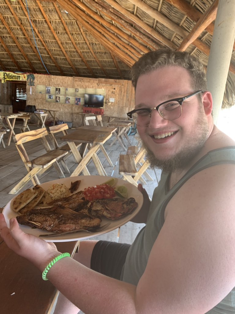 itsdanisuttle's tweet photo. living our best spring break life! #2019springbreak https://t.co/1wVaHjVZsf