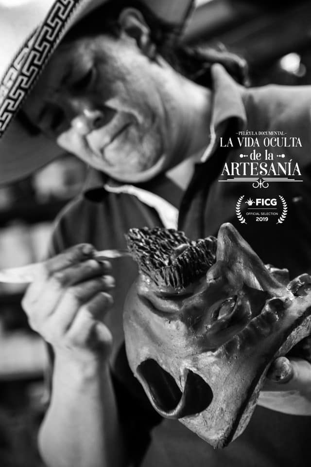 DISimagen's tweet photo. Hoy te invitamos a ver dos películas de la sección #HechoEnJalisco, del #FICG34:
- La vida oculta de la artesanía, de Pablo Márquez, egresado #DIS, en Cinemex Sania, a las 16:40 hrs.
- @AsfixiaPelicula, de @kenya_marquez, profesora #DIS.
Cinemex Sania 4, a las 20:00 hrs. https://t.co/kEUVo5rMIg