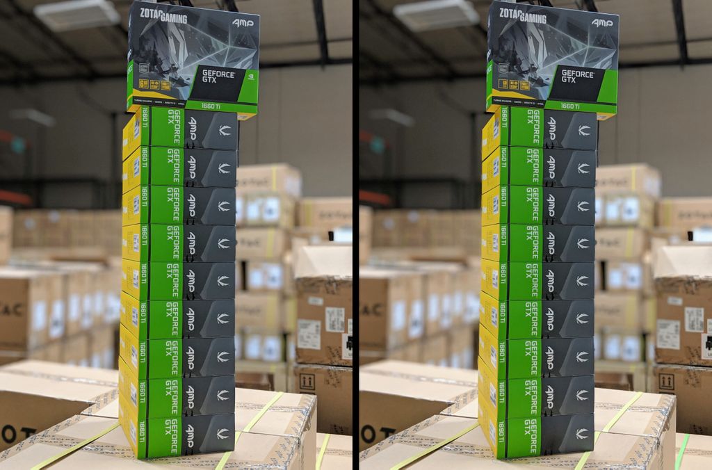 ZOTAC_DACH's tweet photo. Die Jungs im Lager haben wirklich nichts zu tun... Wir übrigens auch nicht. Deswegen haben wir ein paar Fehler in das rechte Bild eingebaut. Wie viele kannst du finden? 🤔 

#FunonMonday #GTX1660Ti #NvidiaGeForce https://t.co/VlMGp3CP2E