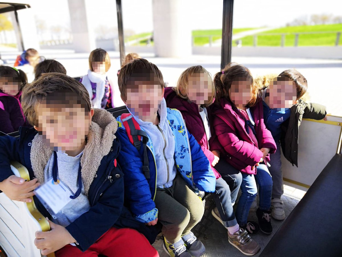 ColeEstudiantes's tweet photo. ¡El aula se desplaza al #AireLibre!
Los alumnos de 3 Años visitan el Parque Juan Carlos I para comprobar los cambios que trae consigo la #primavera y conocer los animales, plantas y esculturas que posee el recinto.
#LearningByDiscovering https://t.co/ED7z67zGfx