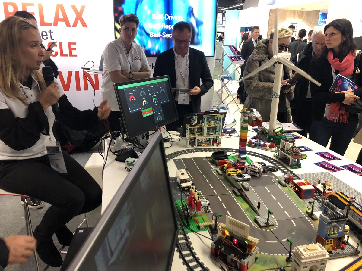 ProustNicolas's tweet photo. 🏘 La ville connectée du futur par @ancenteno au #BigDataParis 🤩
💡Retrouvez les équipes @Oracle_France sur le stand A7 📍
#️⃣ #IA #IOT #Cloud #SmartCity https://t.co/pyOVhCgqqG
