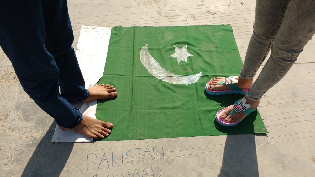 Deepakdkarelia's tweet image. देश का दुश्मन कैसा हो? ________ 
बाकि तो आप समझदार है!

#ModiForPM 
#ModiForPM2019 
#ModiNATION 
#Moditva 
#Modism 
#ModiForBharat 
#OnlyModi 
#NoToNOTA 
#NoNOTA_VoteBJP
#PhirEkBaarModiSarkar