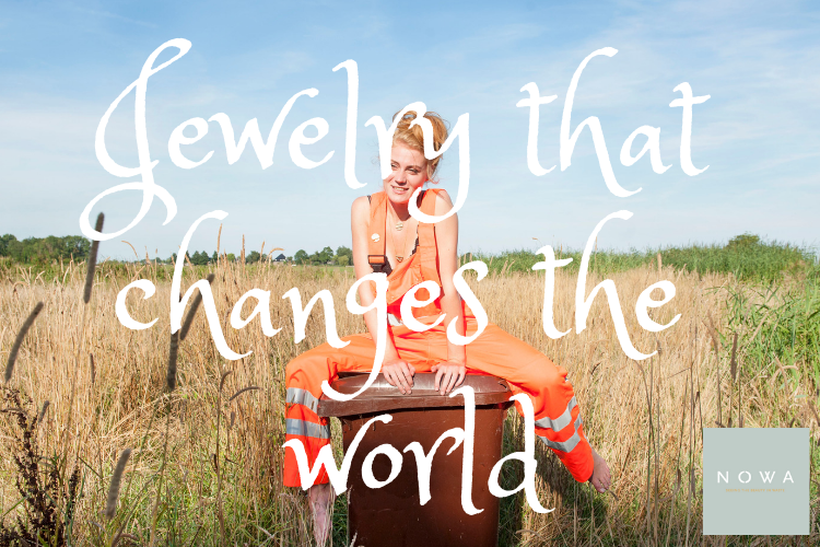 JeweleryBlogcom's tweet photo. Nowa wants to change the world creating jewelry with your old mobile phone! #Jewelery #Jewelry #Jewelery https://t.co/QFLOoAEuC7 https://t.co/rzaLsoT7yM