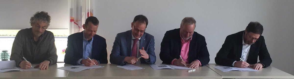 Vanmorgen hebben Energiek Nagele, <a href="/MercatusWonen/">MercatusWonen</a>, <a href="/JopFackeldey/">Jop Fackeldey</a> en <a href="/HaraldBouman/">Harald Bouman</a> de intentieverklaring Proeftuin Aardgasvrije-wijken-Nagele ondertekend. Wij wensen Energiek Nagele veel succes met de uitvoering van het project.