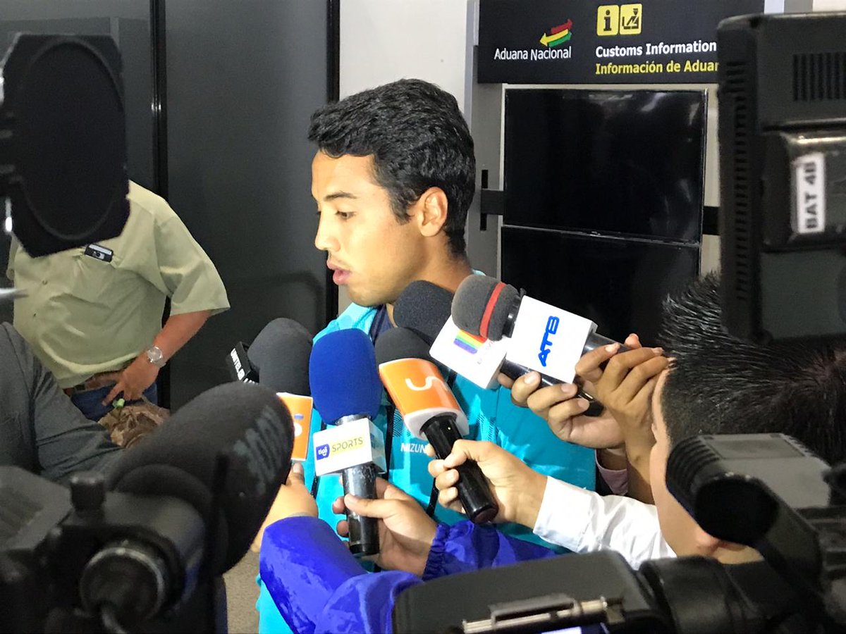 sports_eldeber's tweet photo. #purapasion 🏆👏 El boliviano @hugo_dellien retornó de #Chile después de consagrarse  campeón del @CachantunOpen, el Challenger de Santiago

📸Prensa Hugo Dellien https://t.co/sIwdcGYC3D