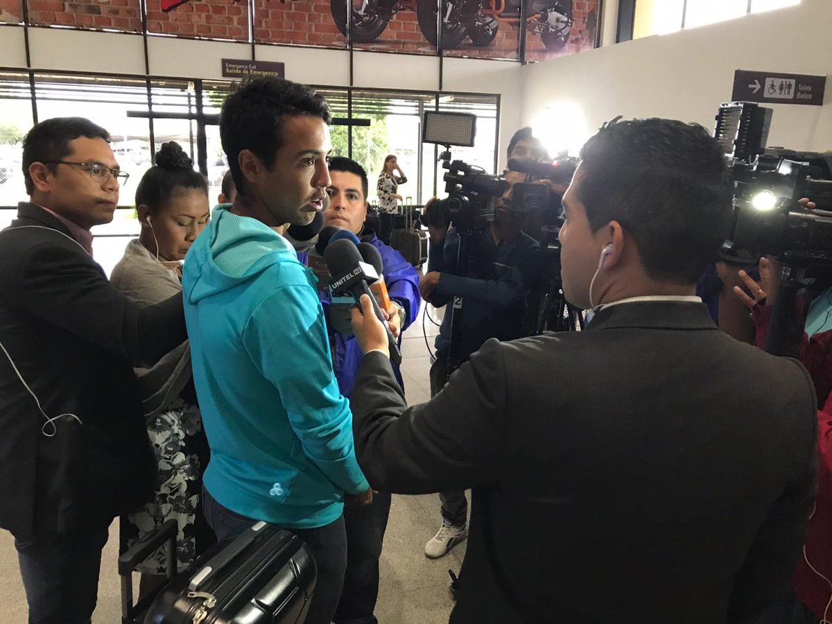 sports_eldeber's tweet photo. #purapasion 🏆👏 El boliviano @hugo_dellien retornó de #Chile después de consagrarse  campeón del @CachantunOpen, el Challenger de Santiago

📸Prensa Hugo Dellien https://t.co/sIwdcGYC3D