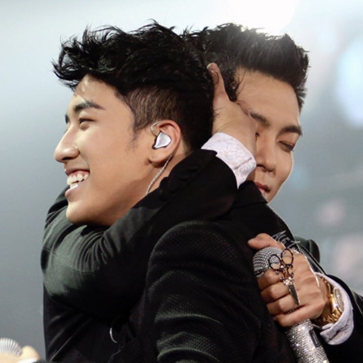 kwonjiyongii_'s tweet photo. Jiyong will never leave you
Youngbae will never leave you
TOP will never leave you
Daesung will never leave you
VIPS will never leave you
We are always here for you no matter what happen 😔💕
Please don’t leave us, @ForvictoRi https://t.co/rvQ8kt5WKX