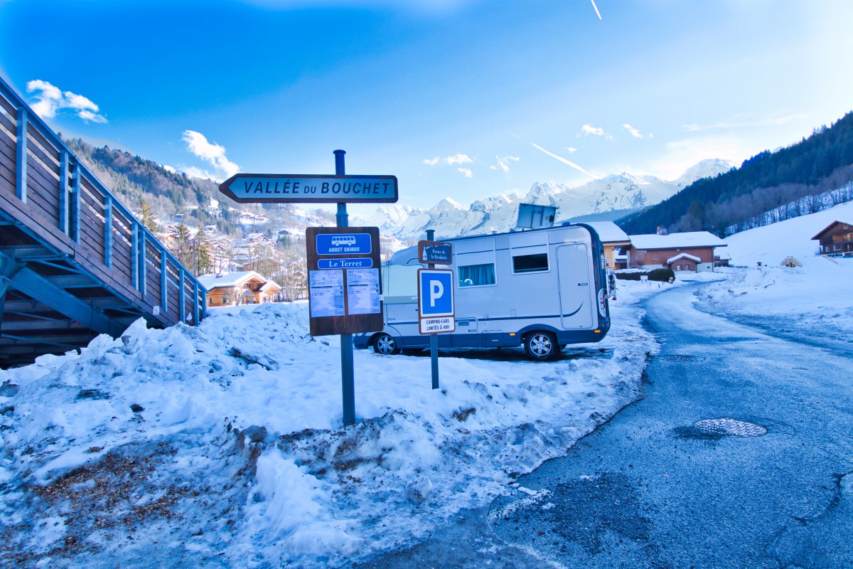 winterised_van's tweet photo. NEW WINTER AIRE REVIEW: Le Grand Bornand, Haute Savoie, France.

https://t.co/QgcbR1eaas @mongrandbo  #motorhomeski #roadtrip #snowmads https://t.co/GBM06HzpfW
