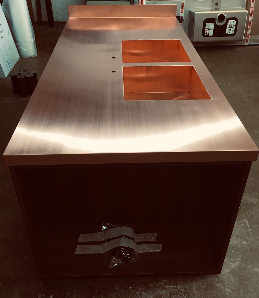 mpmengineering's tweet image. 🤞🏼we get some images of this #copper #kitchenisland installed, it’s soon to be on its way up to #scotland it has open shelving on both the end and reverse side #ukcopperworktops #patina #copperpatina #sink #coppersink #uk #london #interiordesign #worktops #kitchendecor #kitchen