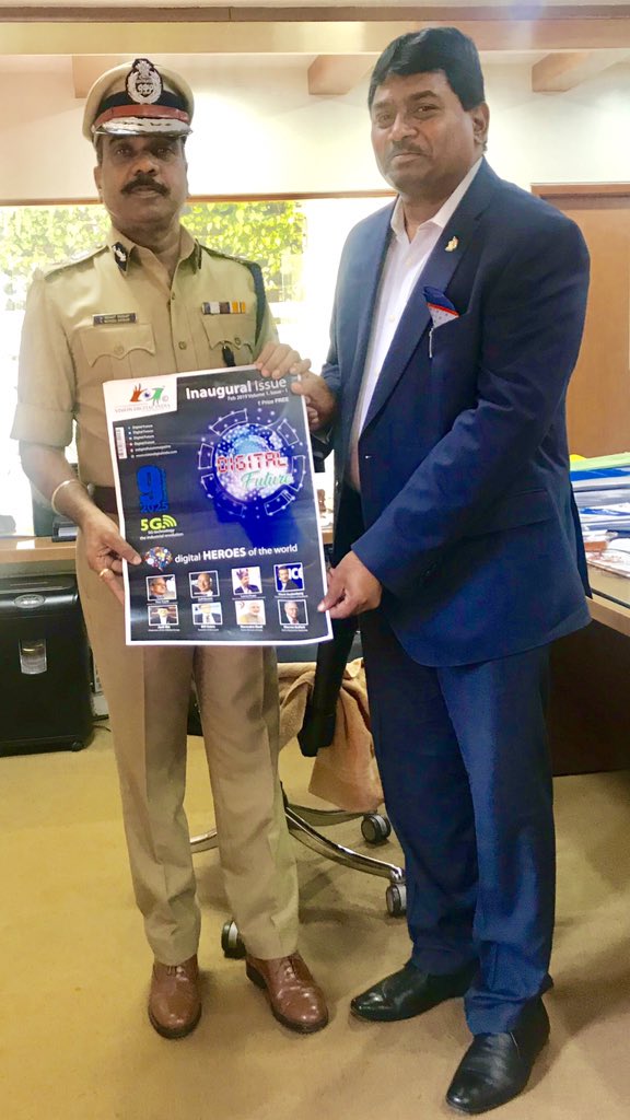 __digitalfuture's tweet photo. Wonderful to interact and present Digital Future E Magazine inaugural issue to Mr Suneel Kumar IPS #Commissioner of Police Bangalore City @CPBlr @BlrCityPolice @visiondigitalin @ICBSindia @Drharimaram https://t.co/0poyVDxB5U